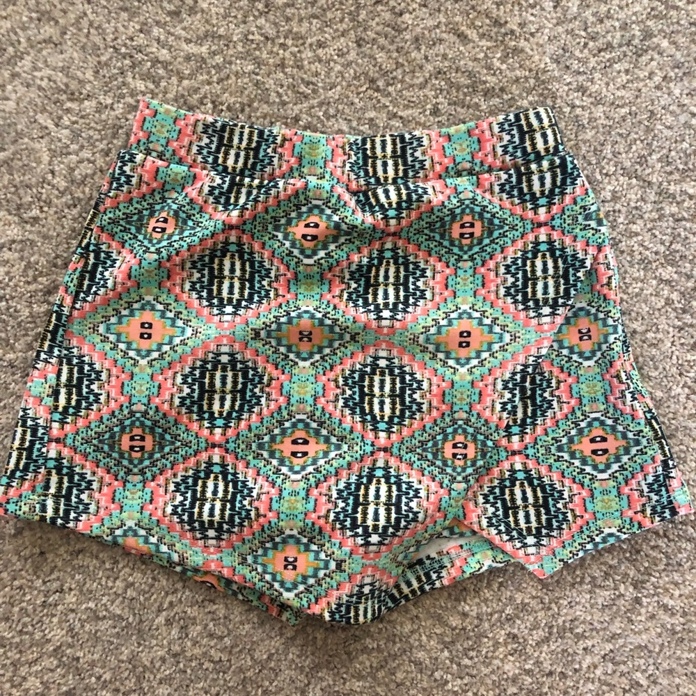 Only worn once- Printed Skort